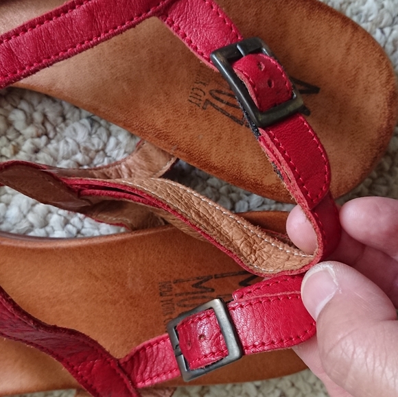 miz mooz alana red Strappy Sandals size 8 - Picture 9 of 13
